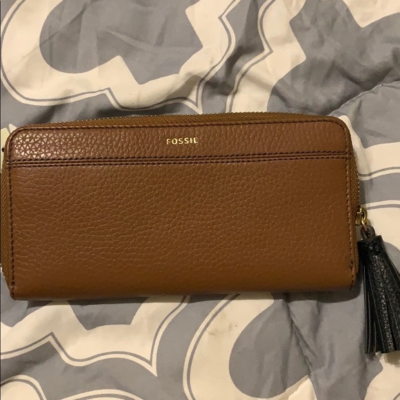 Fossil Handbags - Brown Leather Fossil wallet - brand new  full size